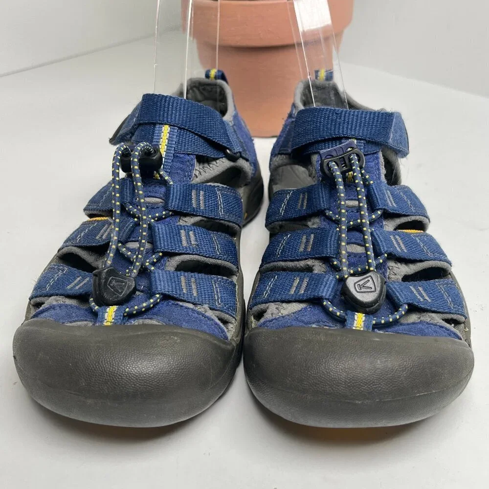 Keen Newport H2 Sandals Big Kid‎ Size US 3 EU 35 waterproof Easy Bungee Velcro